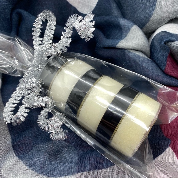 Set of 3 1oz vanilla scented handcrafted lip scrub by Radiant Waves - Picture 5 of 5